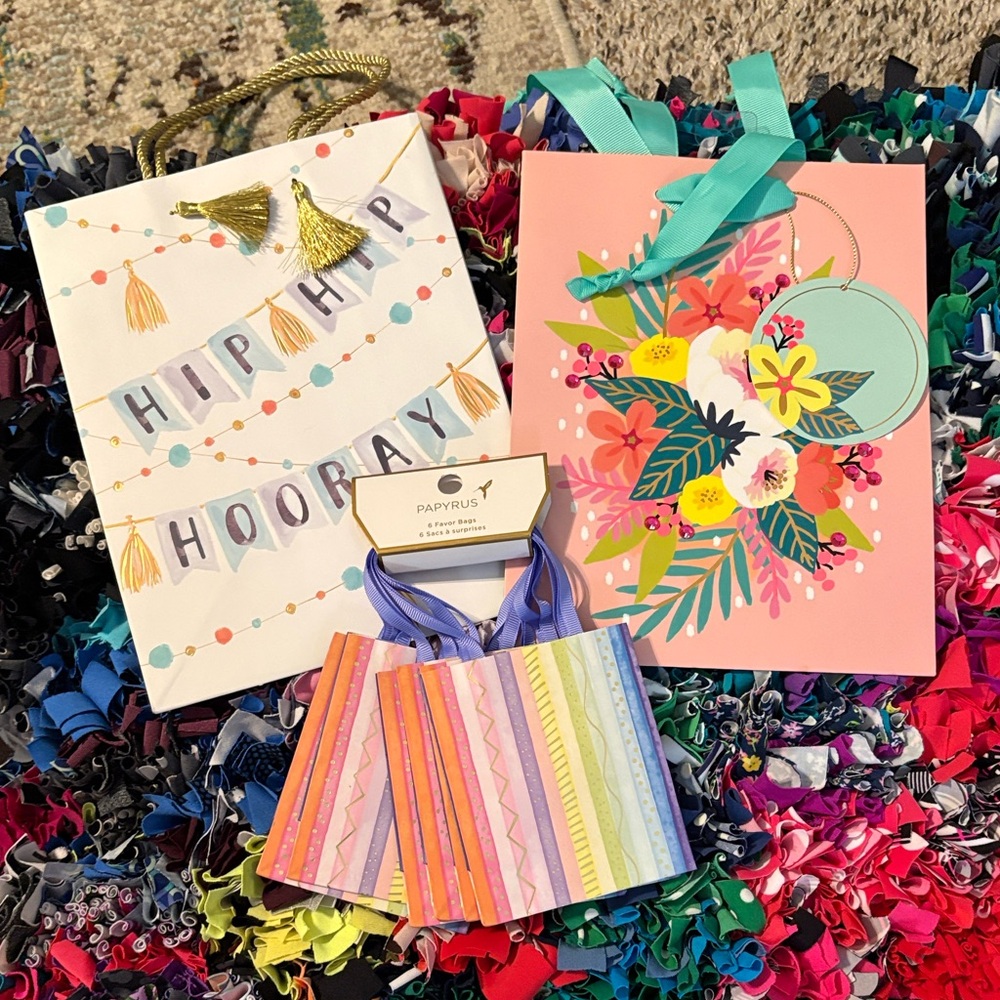 🆕Papyrus Gift Bag Bundle, 8 Pieces